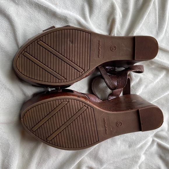 Maurices open wedges size 10 has wear and tear - Picture 6 of 6